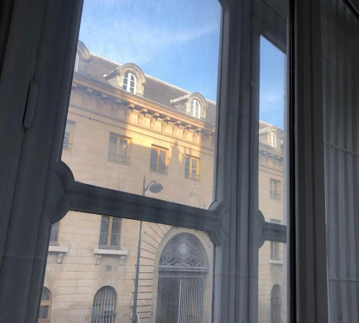 Luxury Apartment In Paris